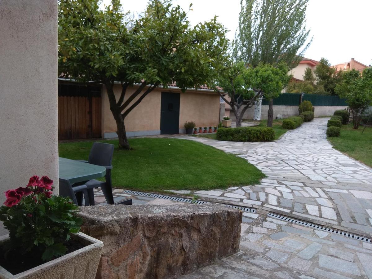 Casa Rural Las Tuyas En Segovia Palazuelos de Eresma Exteriér fotografie